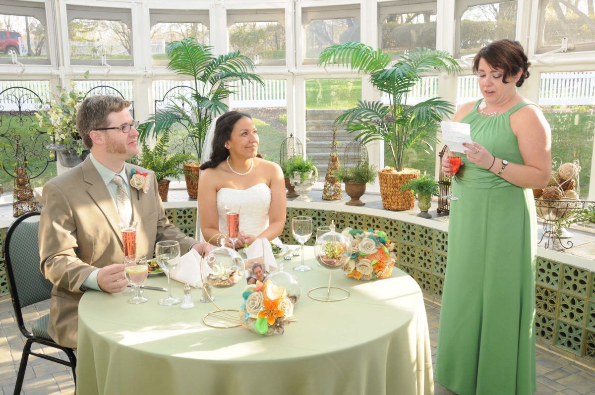 maid of honor giving speech