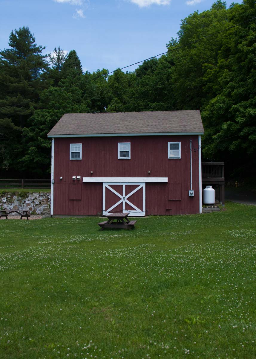 red-barn-back-entrance-with-picnic-area