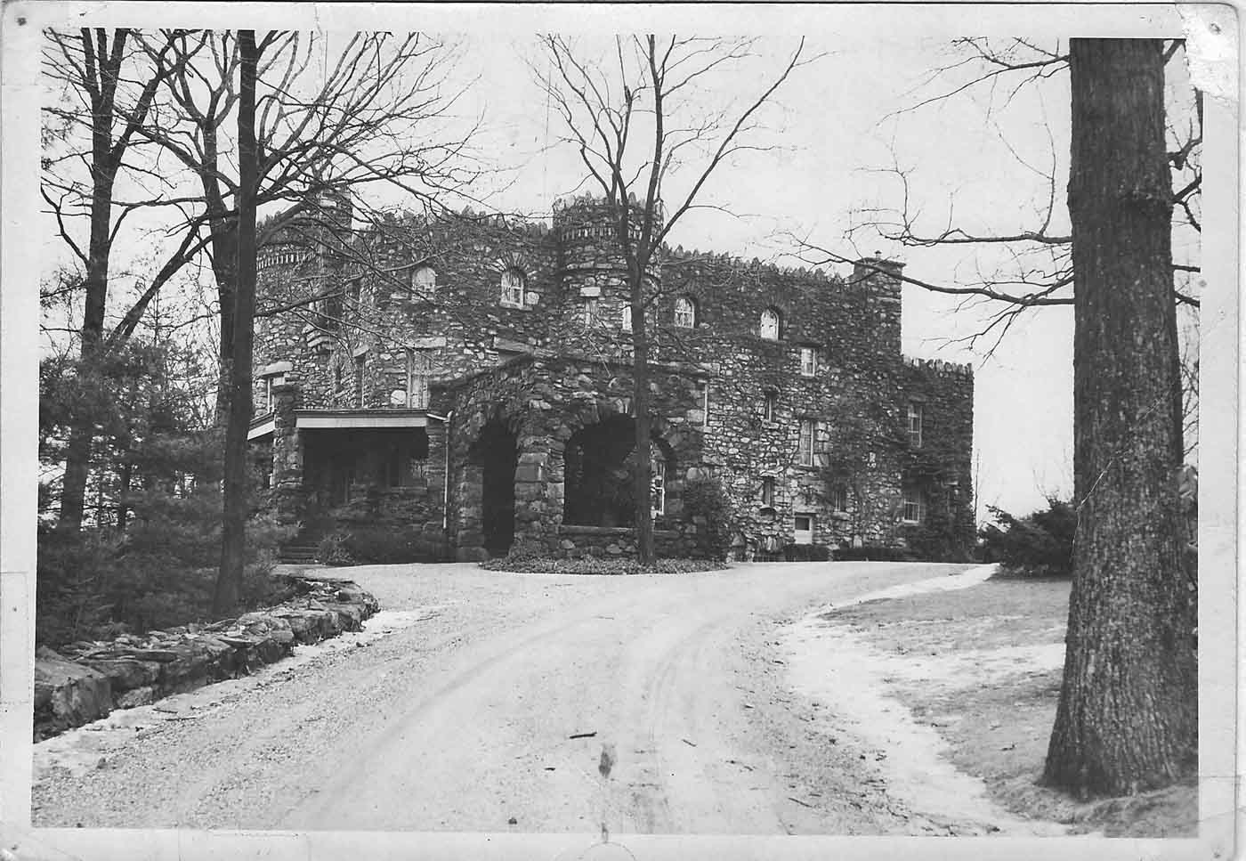 Hearthstone Castle a Beautiful Home hearthstone-from-driveway-beautiful-stone-castle