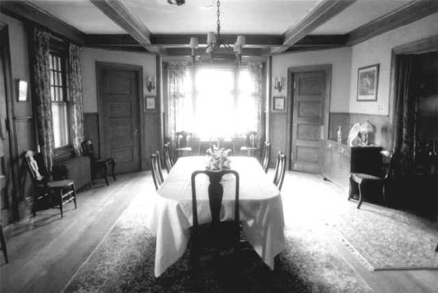 Hearthstone Castle Dining Room hearthstone-dining-room-with-minimalist-furniture