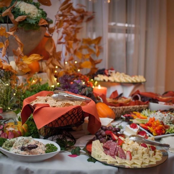 harvest-dinner-bounty-table-with-fall-colors